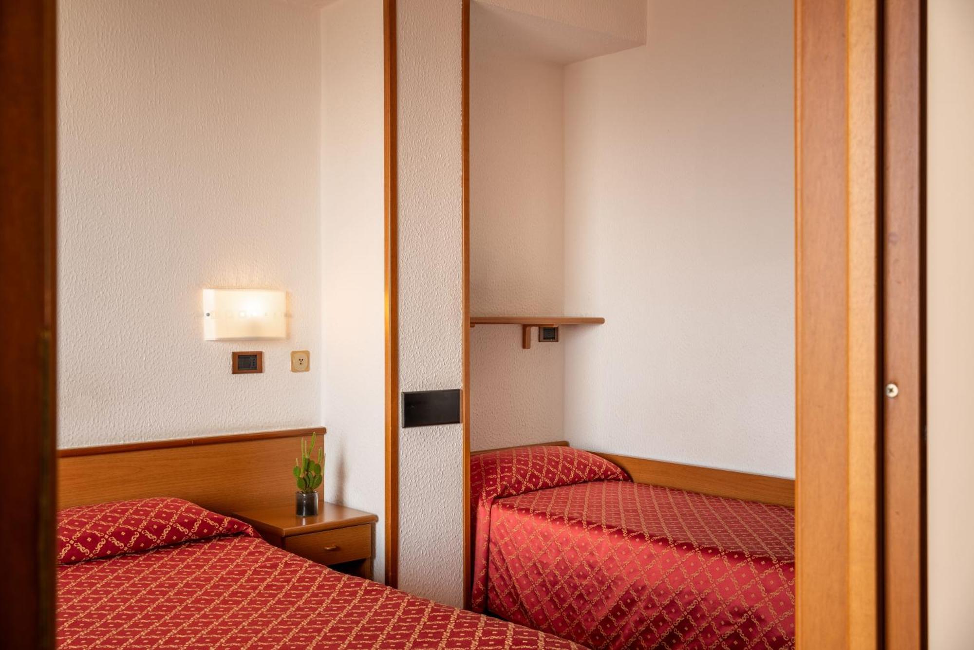 Hotel Careni Villa Italia Finale Ligure Exterior foto